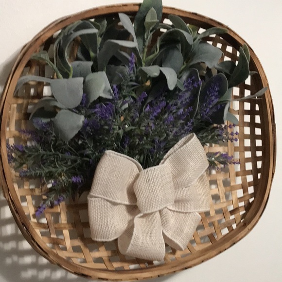 Handmade Tobacco Basket Floral Wreath - Picture 1 of 4